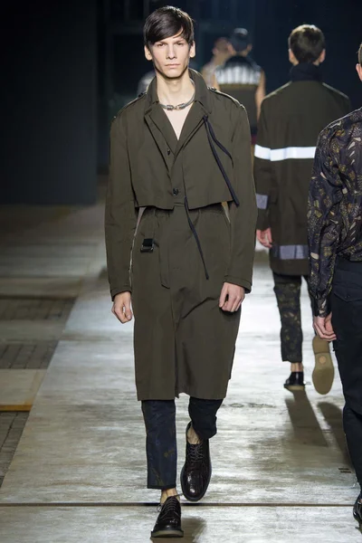 Look 15